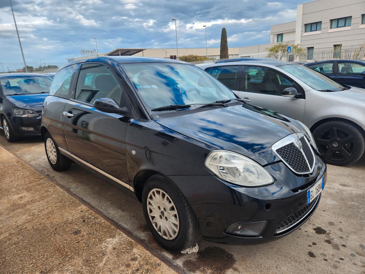 Lancia Ypsilon 1.2 Platino X NEOPATENTATI