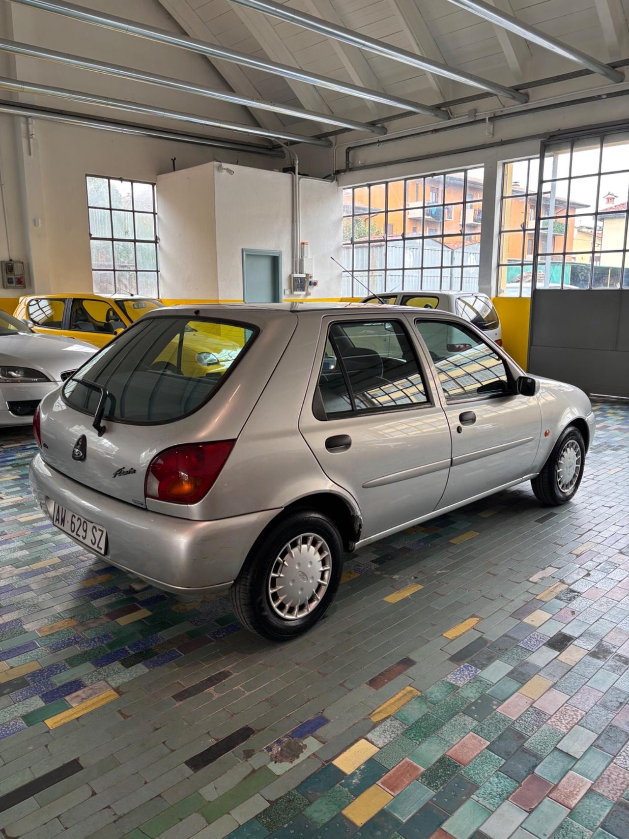 Ford Fiesta 1.2i 16V cat 5 porte Ghia