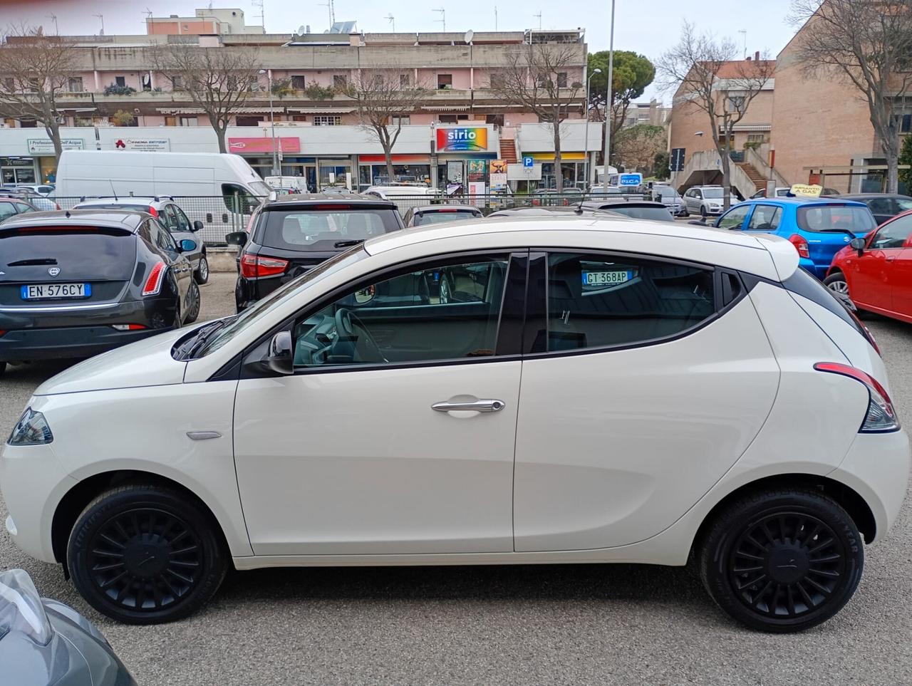 Lancia Ypsilon 1.0 FireFly 5 porte S&S Hybrid Silver