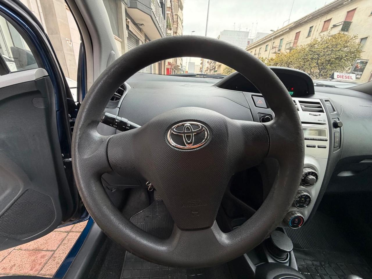 Toyota Yaris 1.0 5 porte Sol