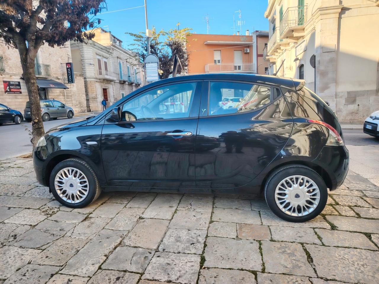 Lancia Ypsilon 1.2 69 CV 5 porte Gold