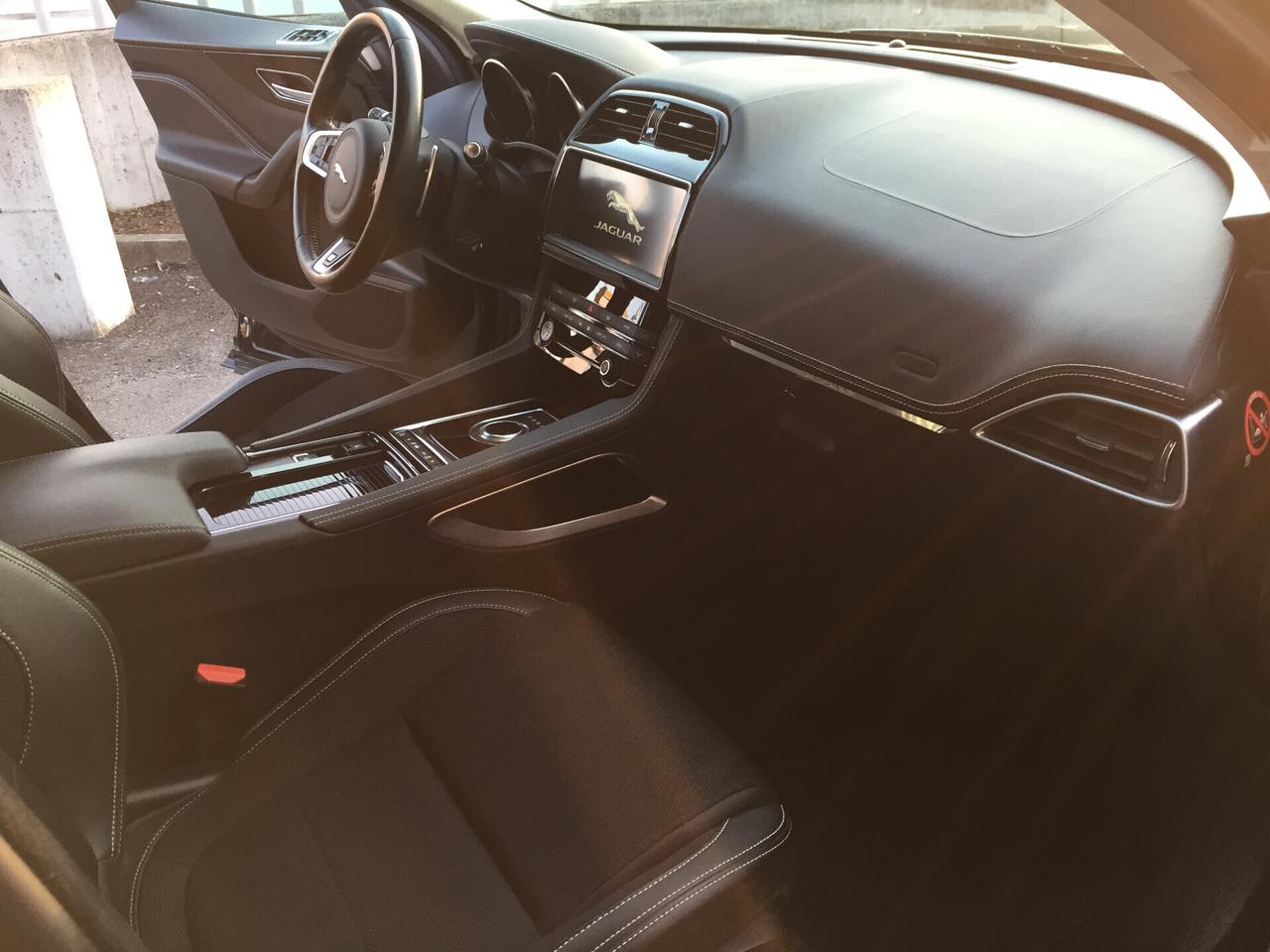 Jaguar F-Pace 2.0 D 180 CV AWD R-Sport
