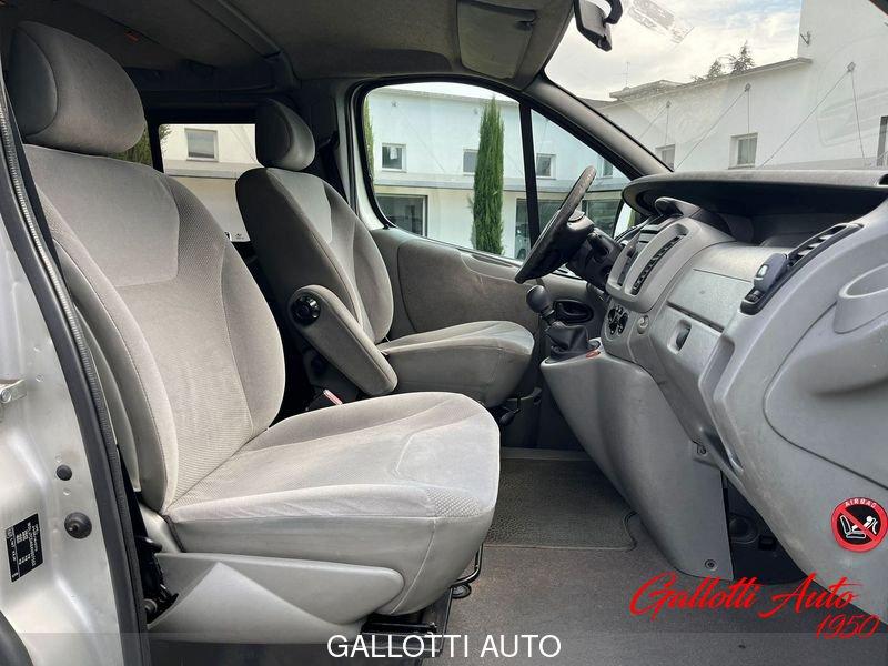 Opel Vectra 2.5 dti 135cv 8posti - PEDANA DISABILI