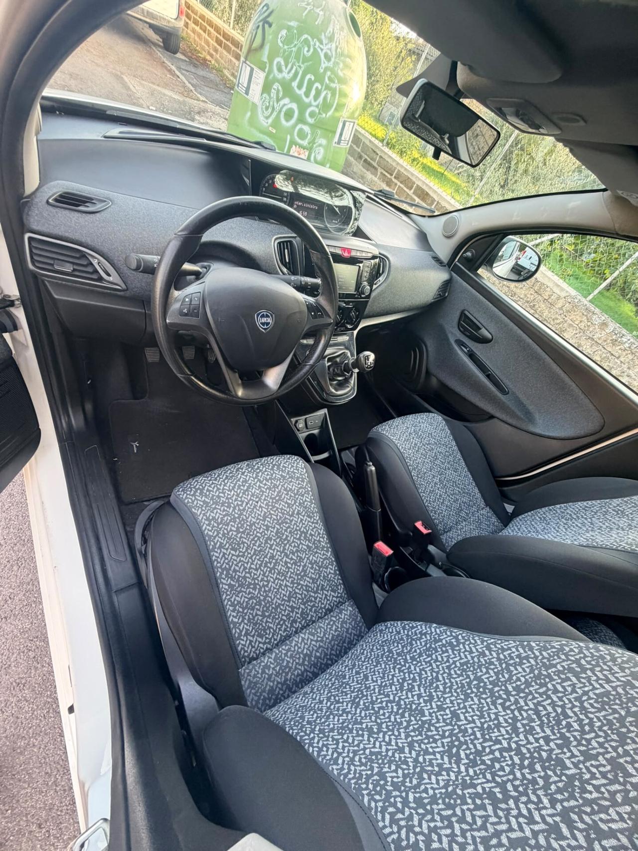 Lancia Ypsilon 1.0 Hybrid EcoChic Silver – 2021