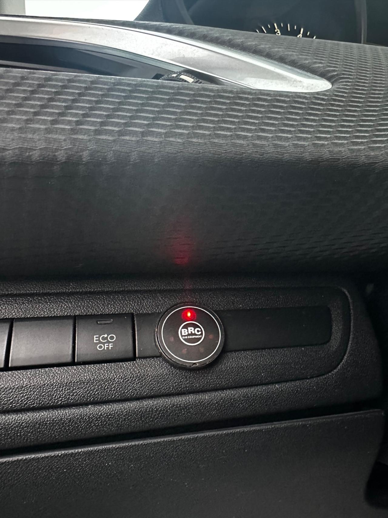 Peugeot 2008 PureTech 82 Allure GPL 117000 KM