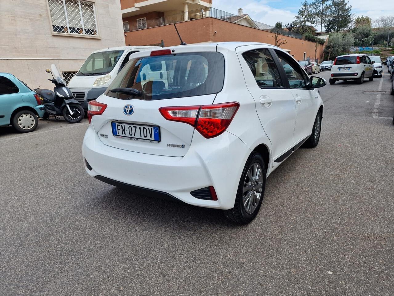 Toyota Yaris 1.5 Hybrid 5 porte 32.000 KM ADATTA A NEOPATENTATI