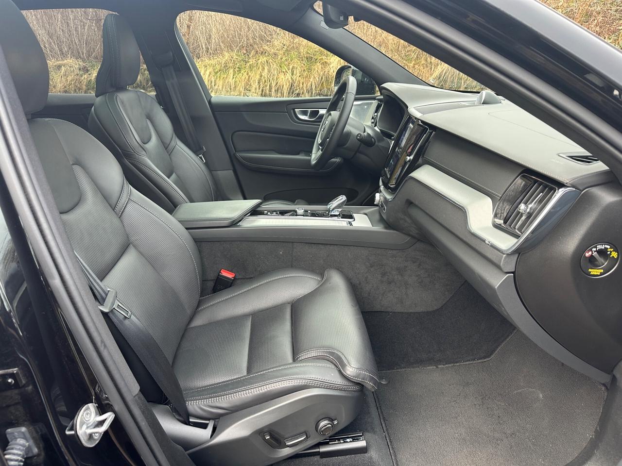 Volvo XC 60 T6 Plug-in hybrid Ultra Dark - 2025