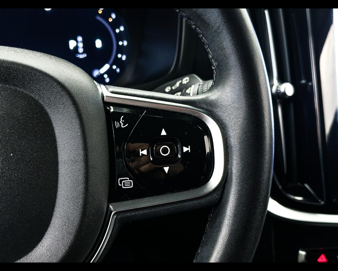 VOLVO V60 (2018-->) - V60 B4 (d) automatico Plus Dark