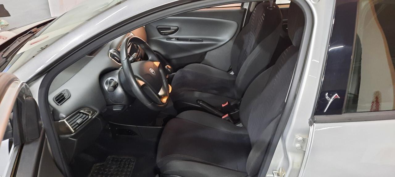 Lancia Ypsilon 1.2 69 CV 5 porte S&S Platinum