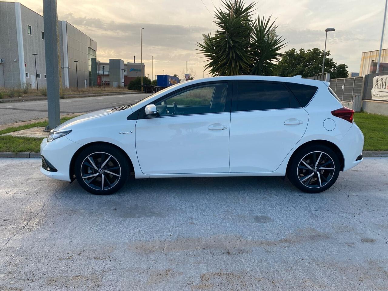 Toyota Auris 1.8 Hybrid Lounge *45.700 km