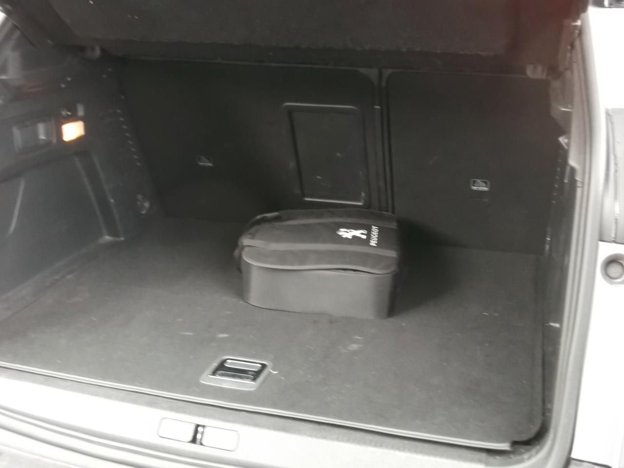 Peugeot 3008 Hybrid 225 e-EAT8 Allure Pack - 01