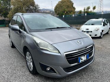 Peugeot 5008 120cv **7 POSTI** unico proprietario - KM certificati