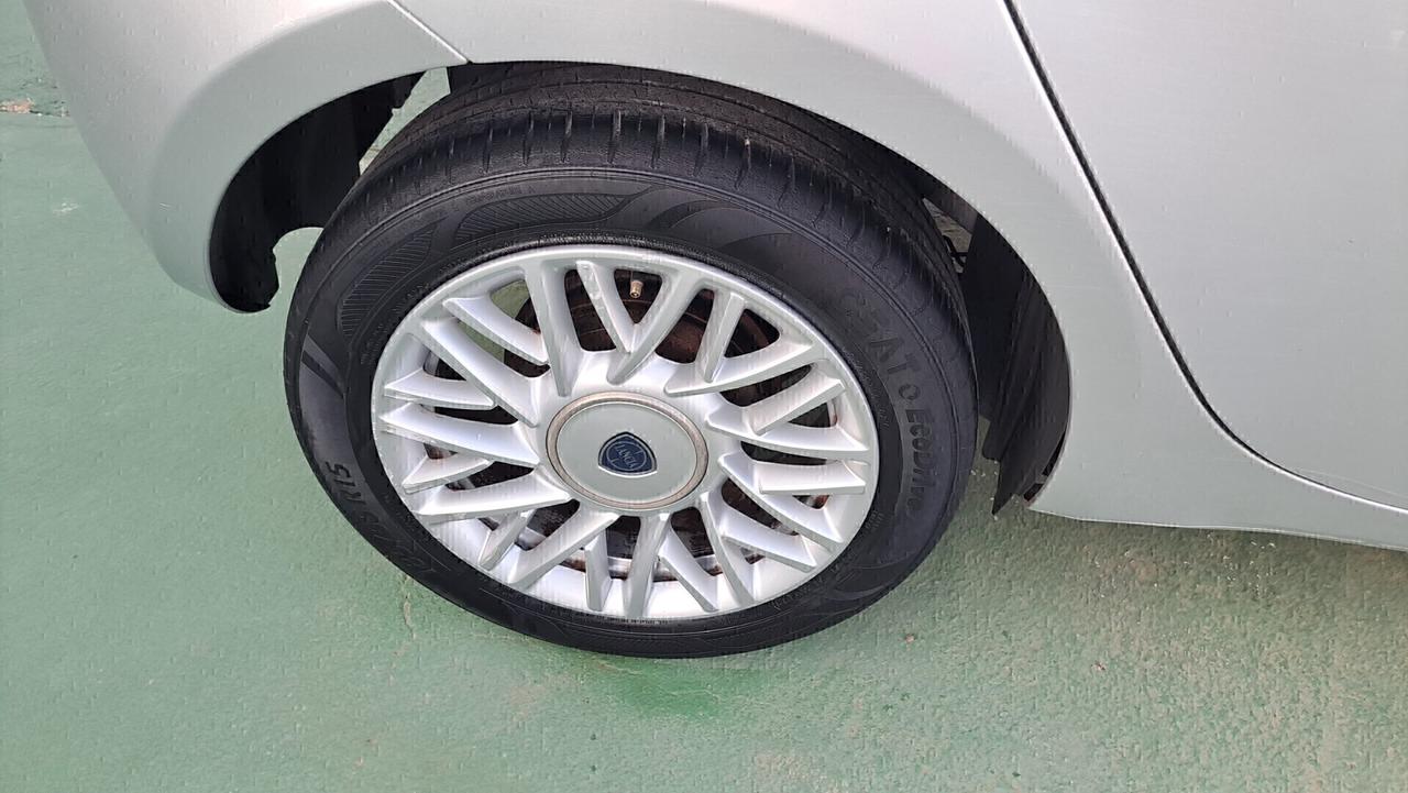 Lancia Ypsilon 1.2 69 CV 5 porte Gold