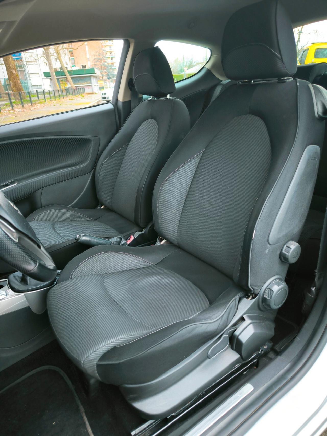 Alfa Romeo MiTo 1.6 JTDm 16V Distinctive Sport Pack