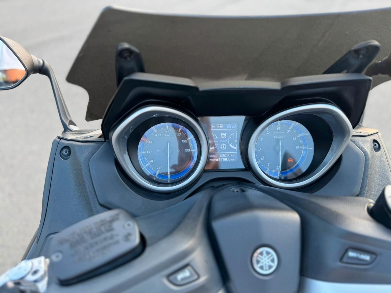 Yamaha TMAX 530 DX