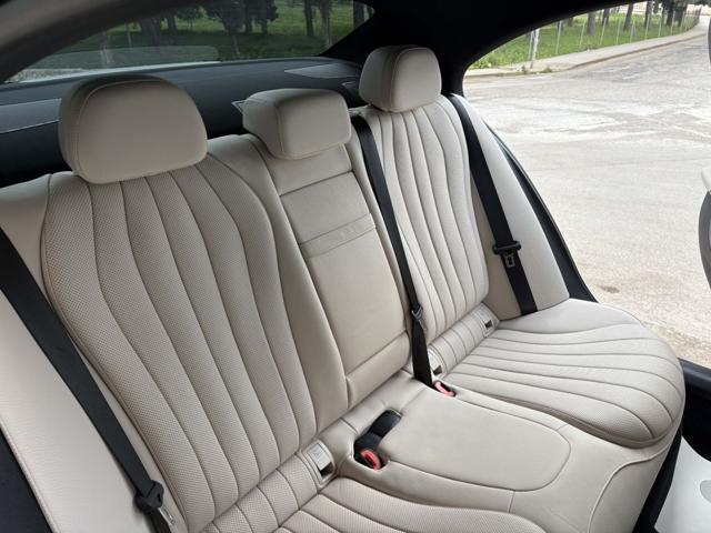 MERCEDES-BENZ E 300 de hybrid EQ 4Matic AMG Line Premium.