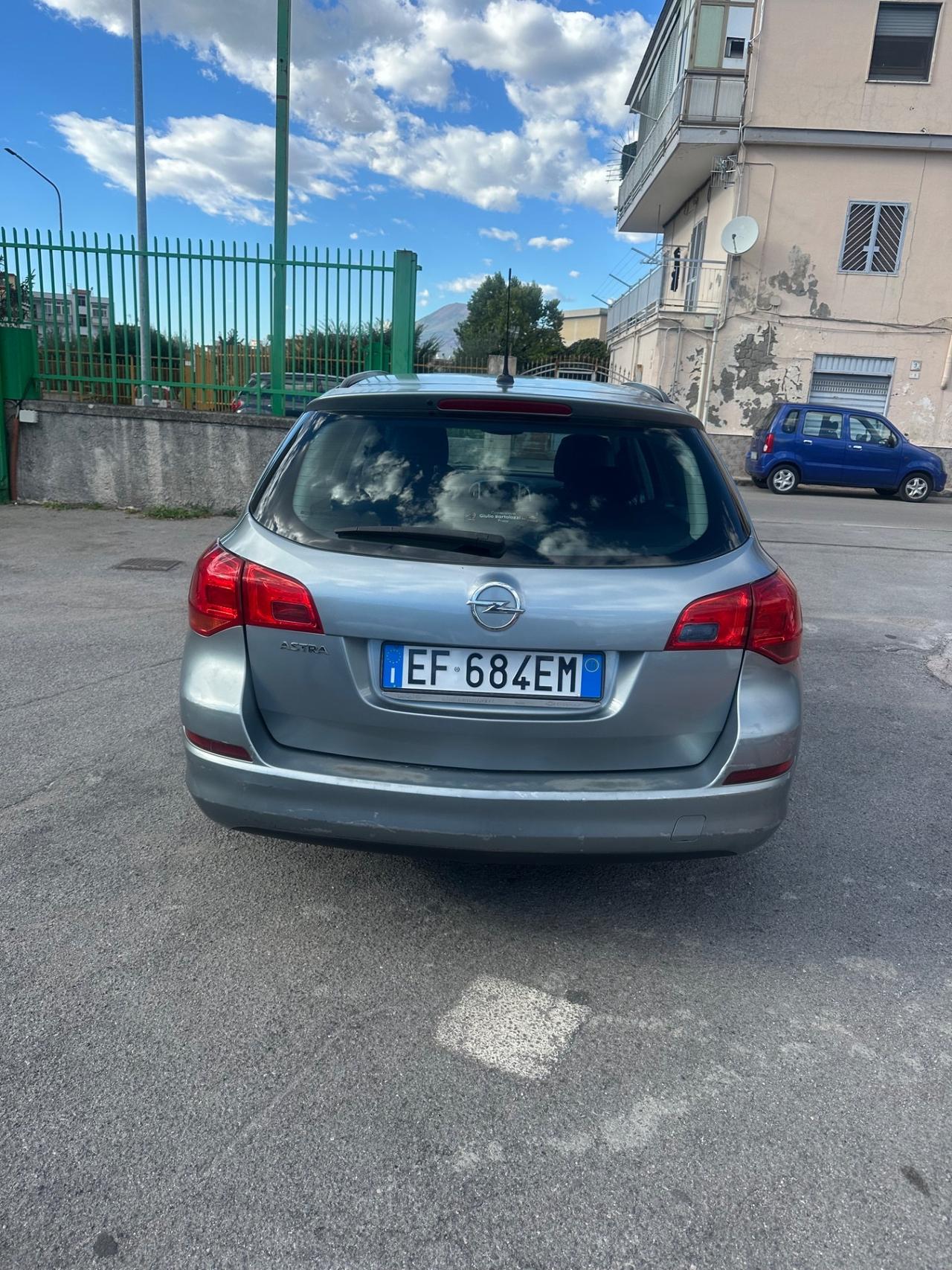 Opel Astra 1.4 100CV Sports Tourer Cosmo