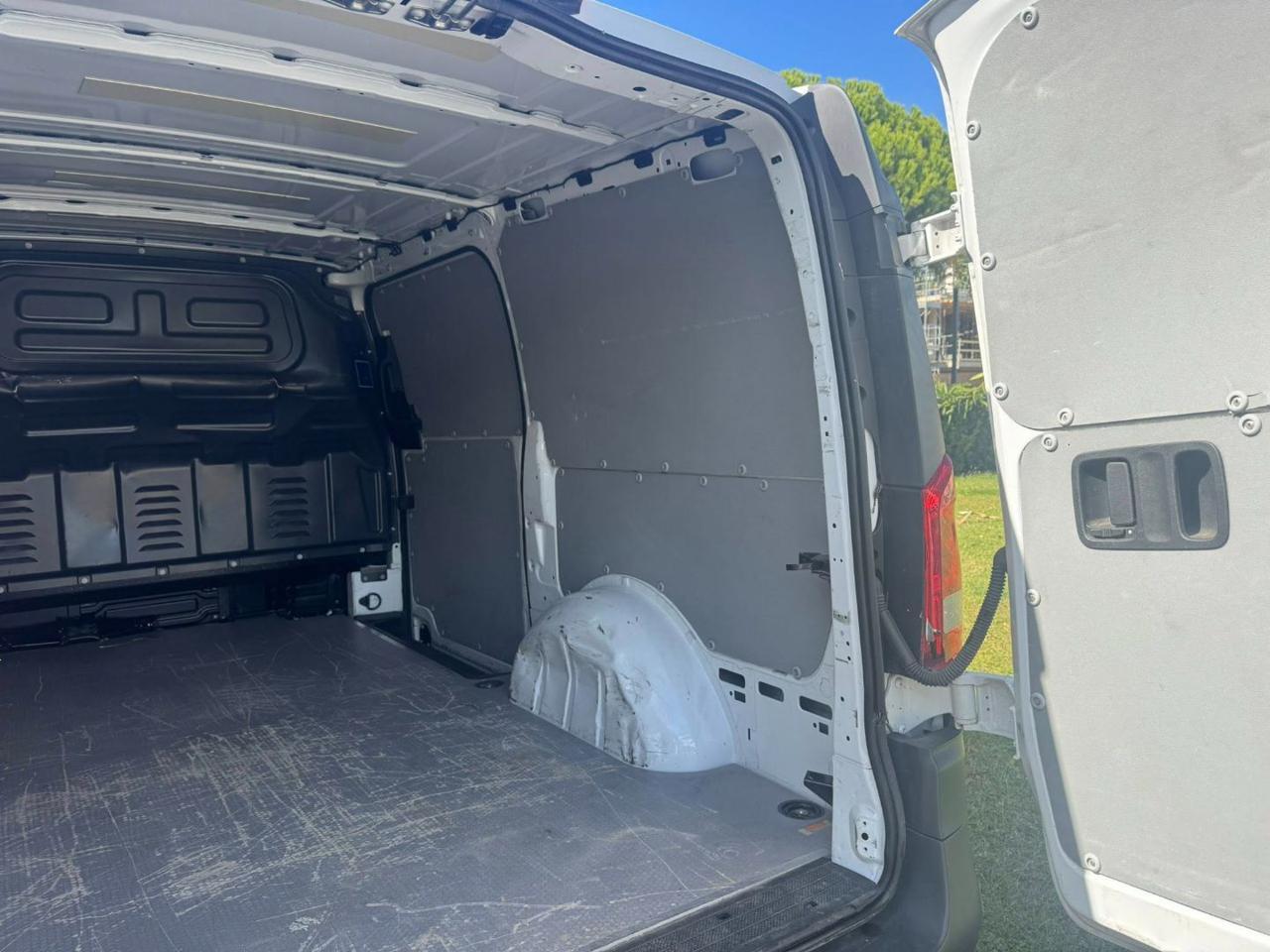 MERCEDES Vito 111 cdi compact E6