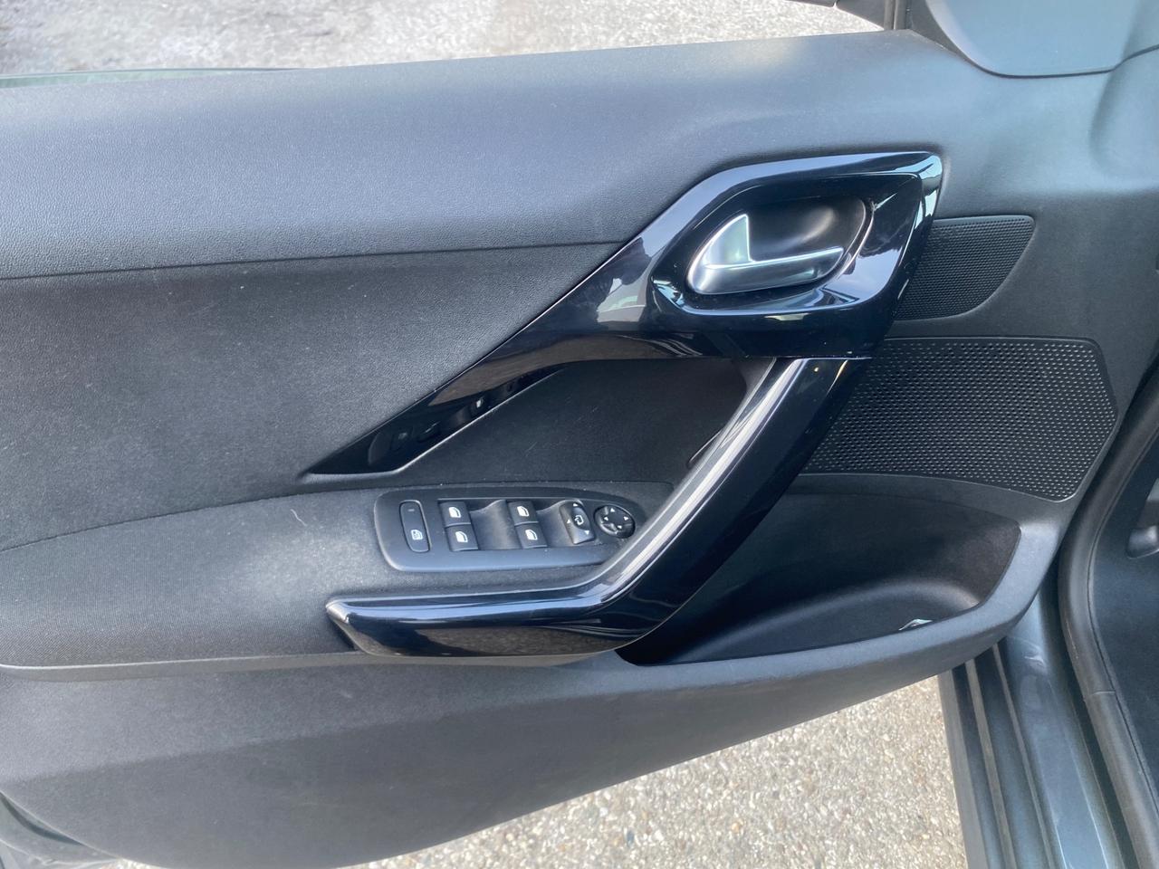 Peugeot 208 PureTech 82 5 porte Allure