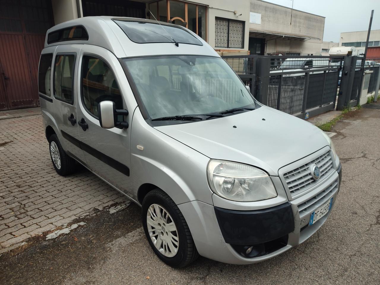 FIAT DOBLO 1.4BENZINA CON PEDANA DISABILI POCHI KM