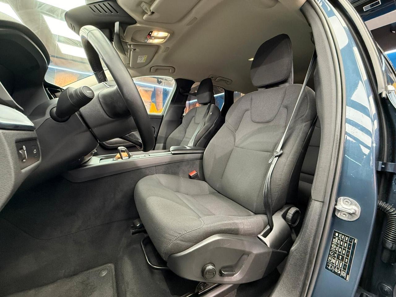 Volvo XC60 B4 (d) automatico Plus Dark (888)