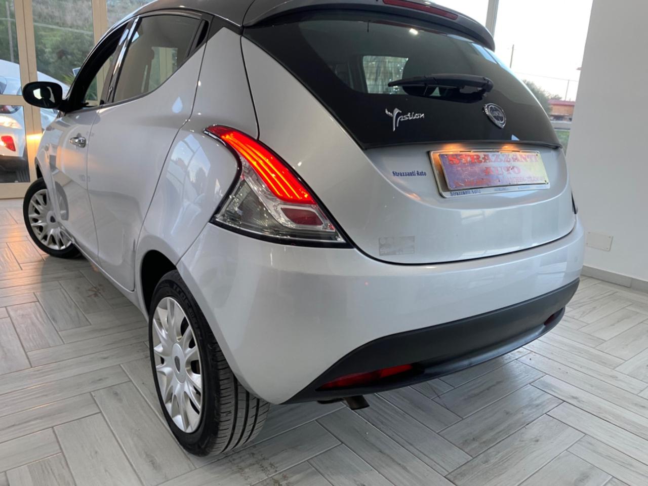 Lancia Ypsilon 1.3 MJT95CV 5P Silver BI-COLORE2013