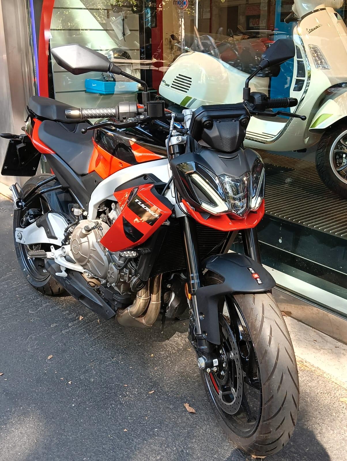 Aprilia Tuono 457