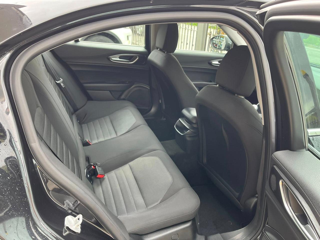 Alfa Romeo Giulia 2.2 Turbodiesel 150CV Business Launch Edition