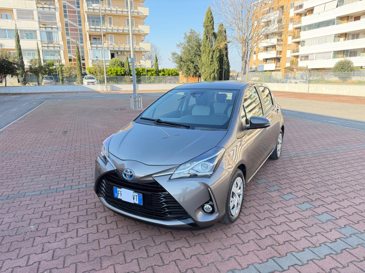 Toyota Yaris 1.5 Hybrid Business