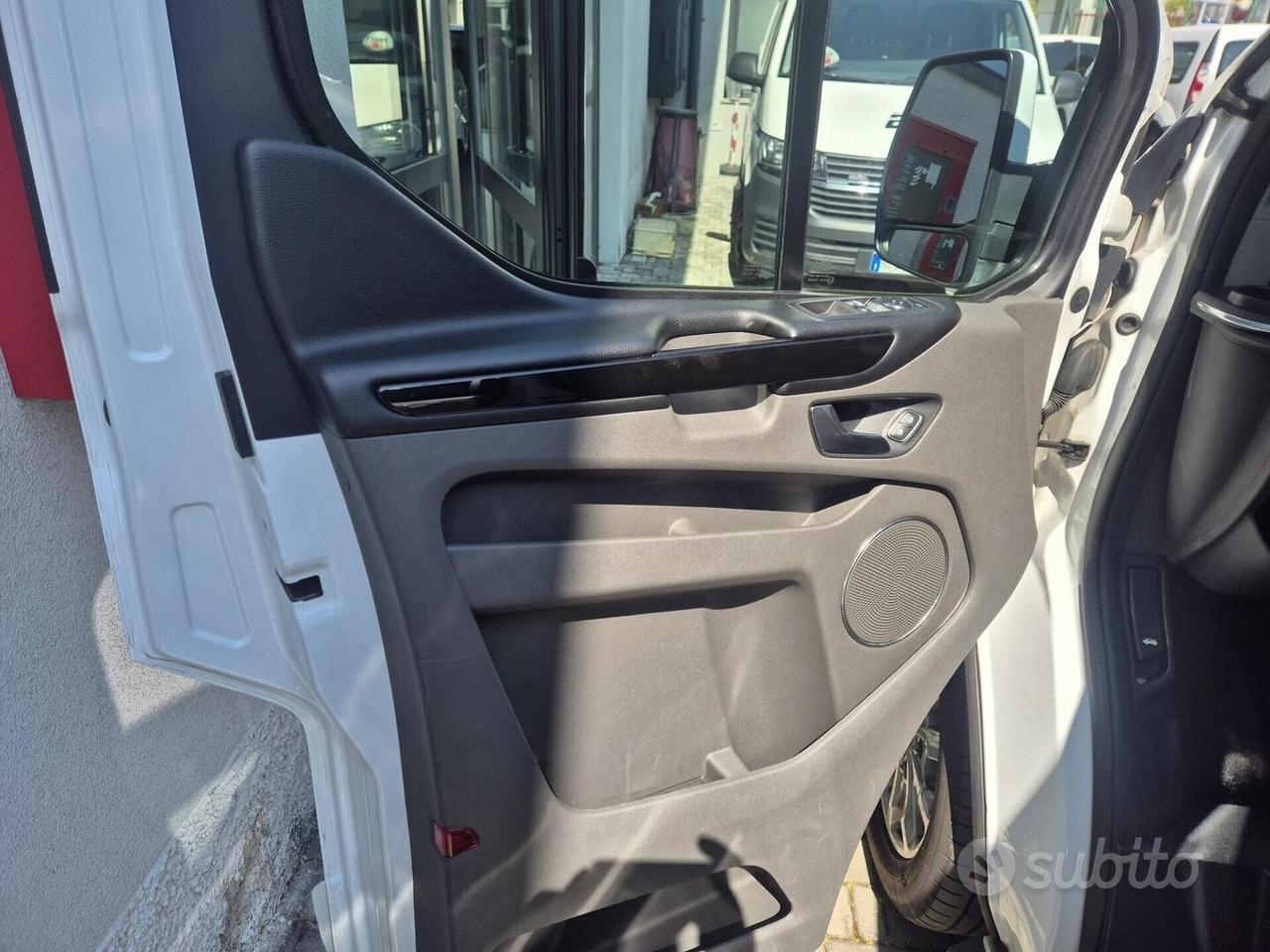 Ford Tourneo Custom AUT 2.0 TDCi 130CV LH2 TITANIU