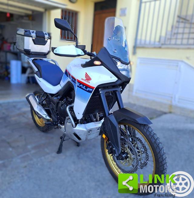 HONDA Transalp XL750 .
