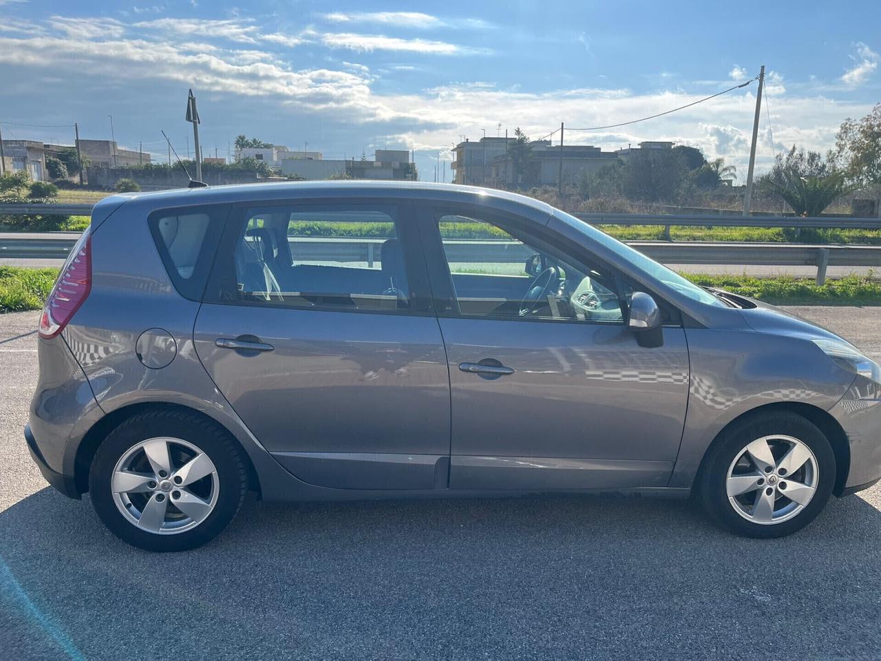 Renault Scenic X Mood 1.5 dCi 110CV Dynamique 2010