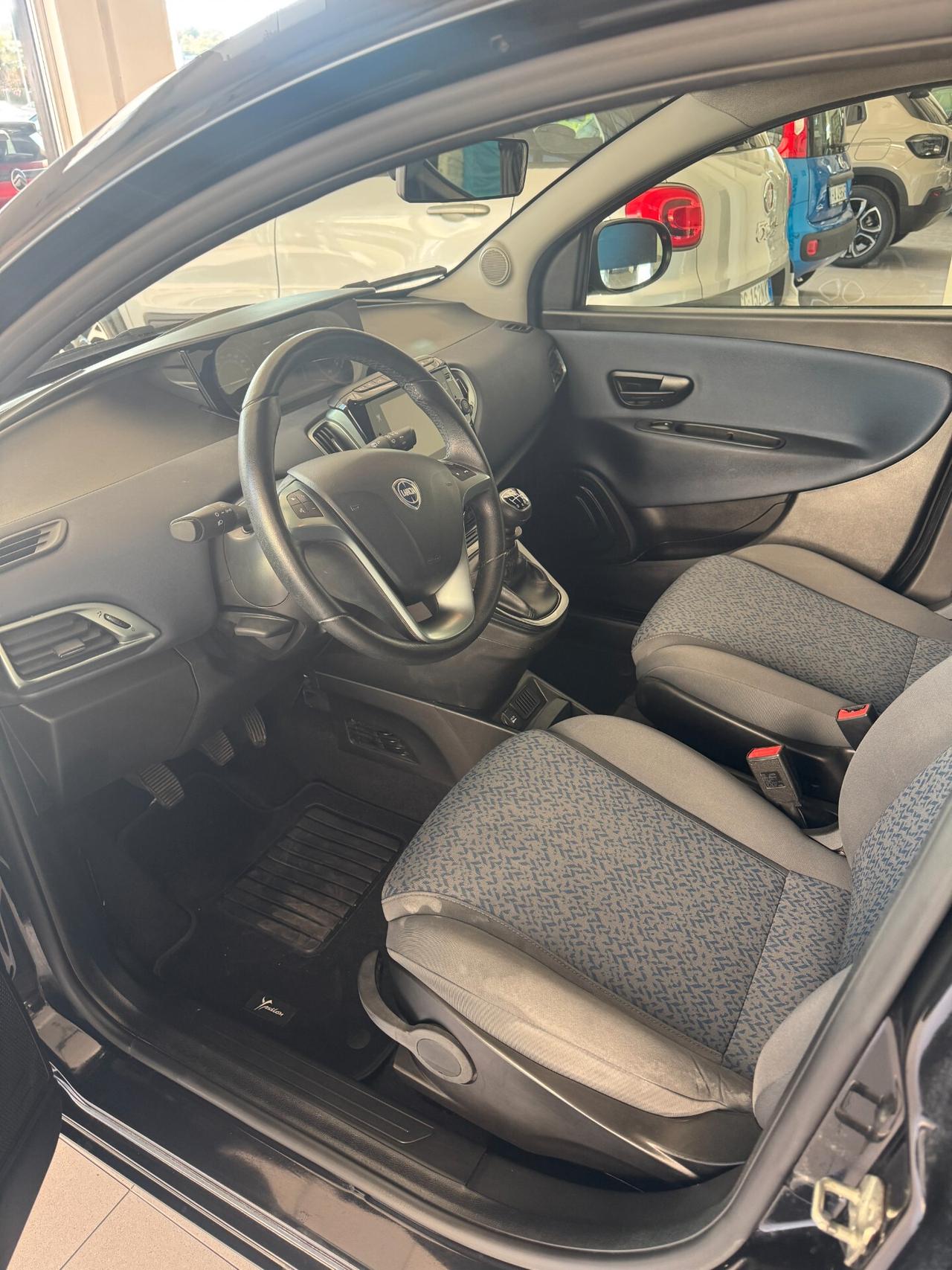 LANCIA YPSILON FULL OPTIONAL