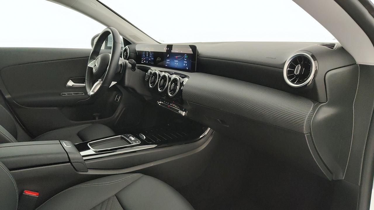 Mercedes-Benz CLA Shooting Brake 180 d Advanced auto