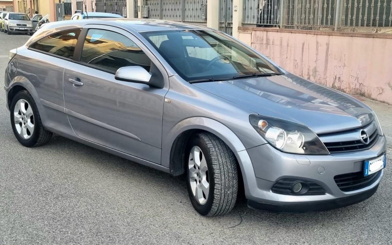Opel Astra GTC 1.7 CDTI 101CV 3 porte Cosmo