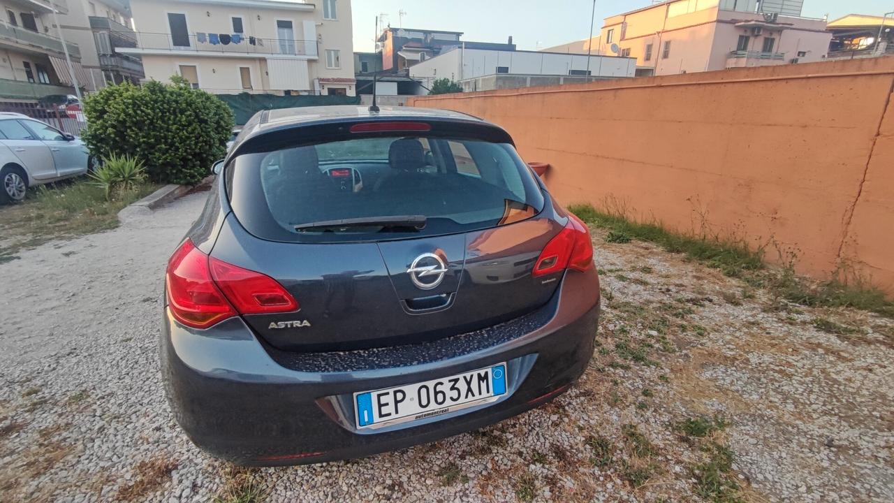 Opel Astra 1.4 100CV GPL 2013