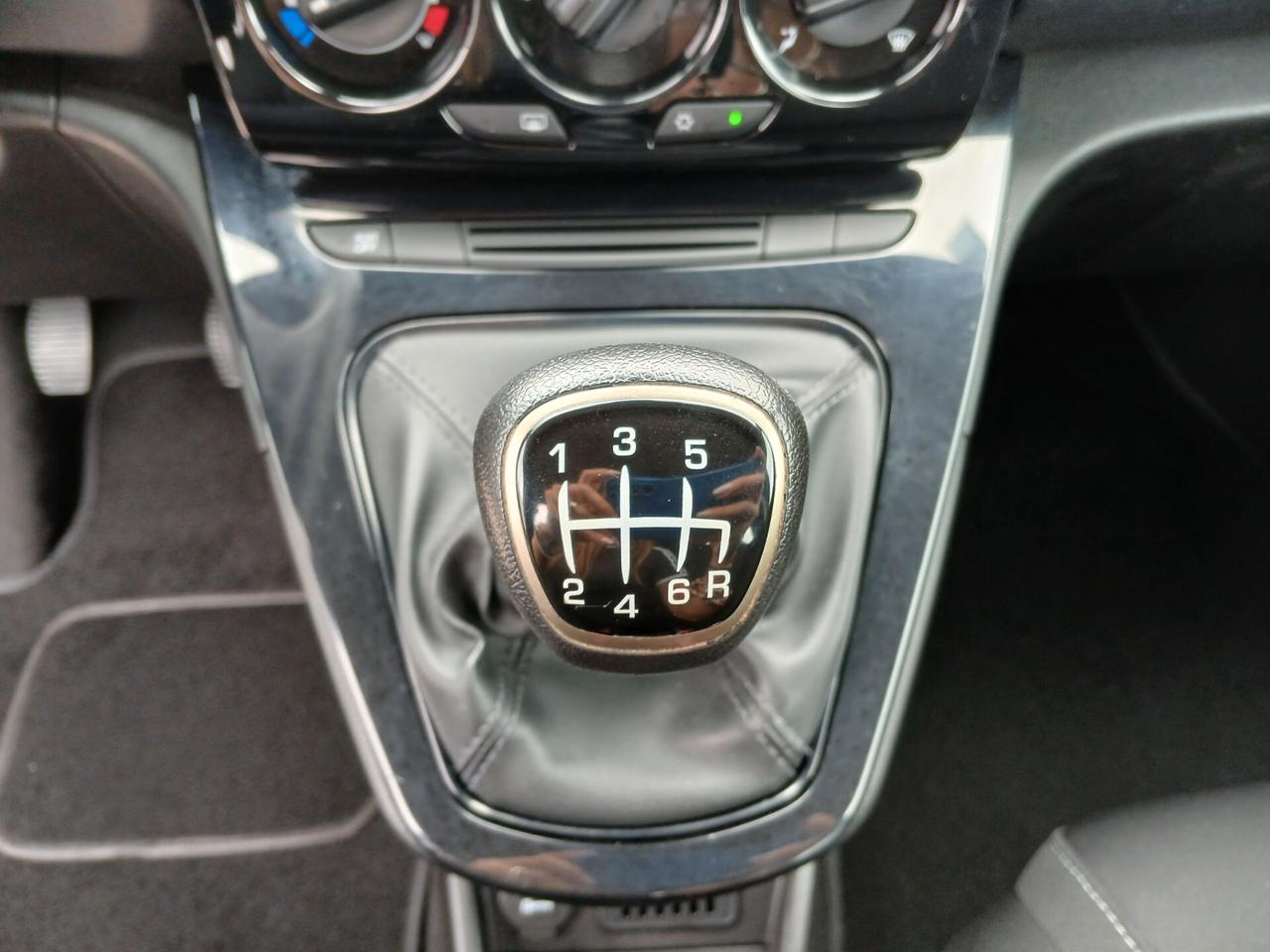 Lancia Ypsilon 1.0 HYBRID GOLD 2023