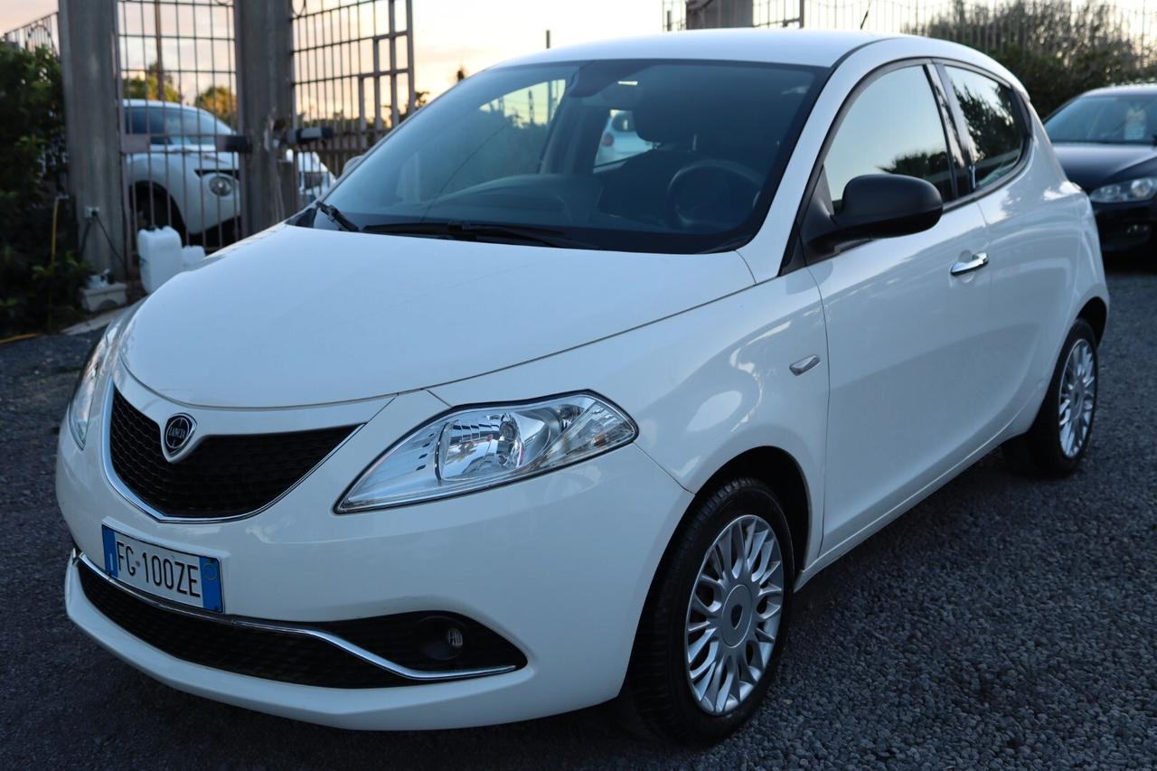 Lancia Ypsilon 1.2 69 CV 5 porte Silver