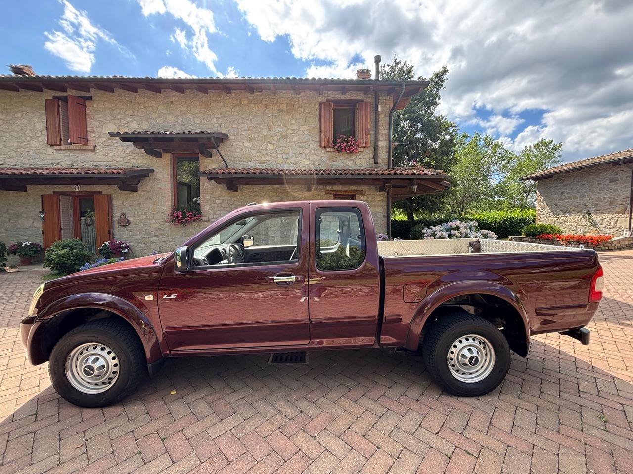 Isuzu D-Max 3.0 TD cat Space Cab 4WD Pick-up LS