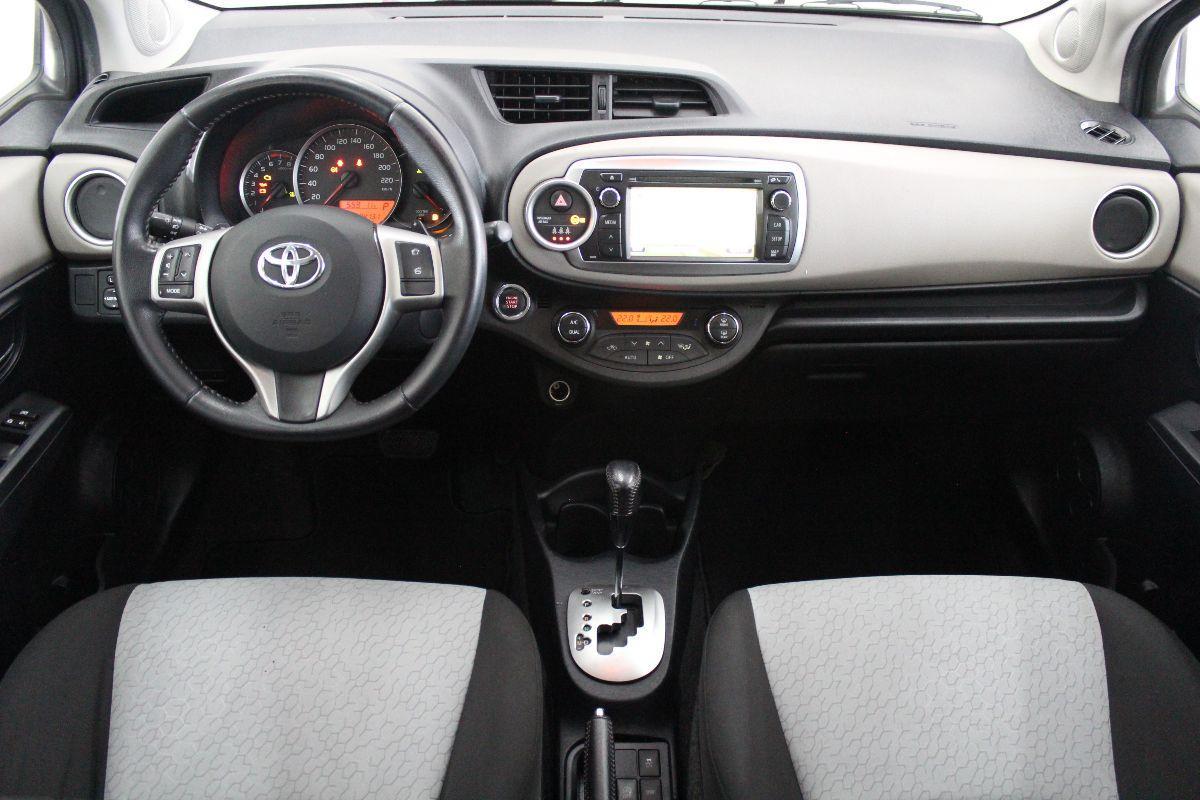 TOYOTA - Yaris - 1.3 5 porte Lounge CVT Stop & Start