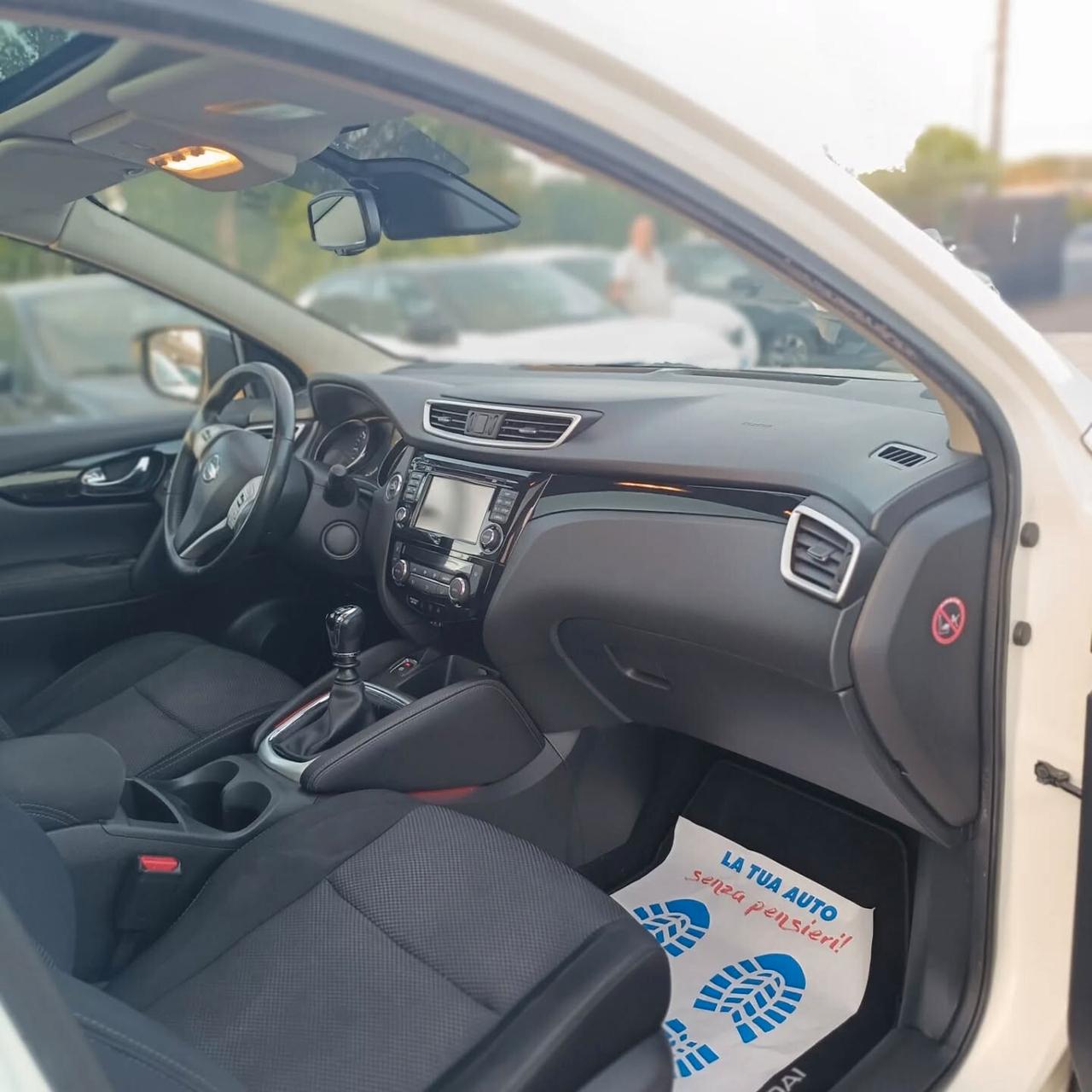 Nissan Qashqai 1.6 dCi tekna STRAFULL