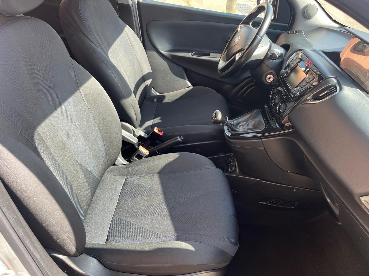 Lancia Ypsilon 1.2 69 CV 5 porte GPL Ecochic Silver