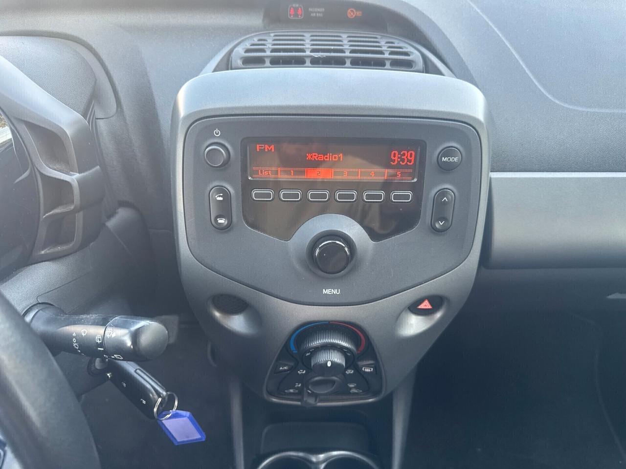 Toyota Aygo Connect 1.0 VVT-i 72 CV 5 porte x-play