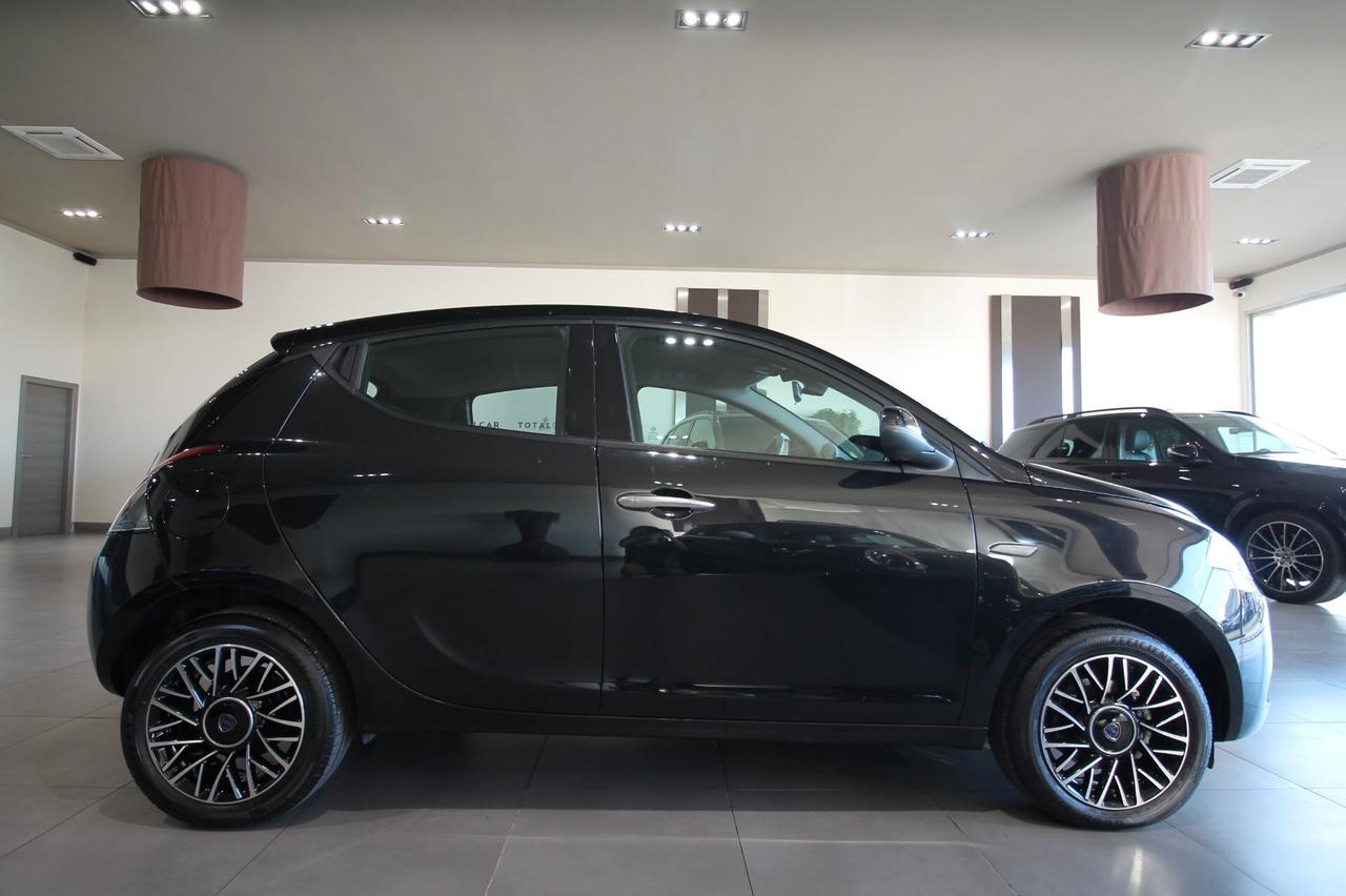 LANCIA YPSILON 1.0 70 CV HYBRID AZIENDALE