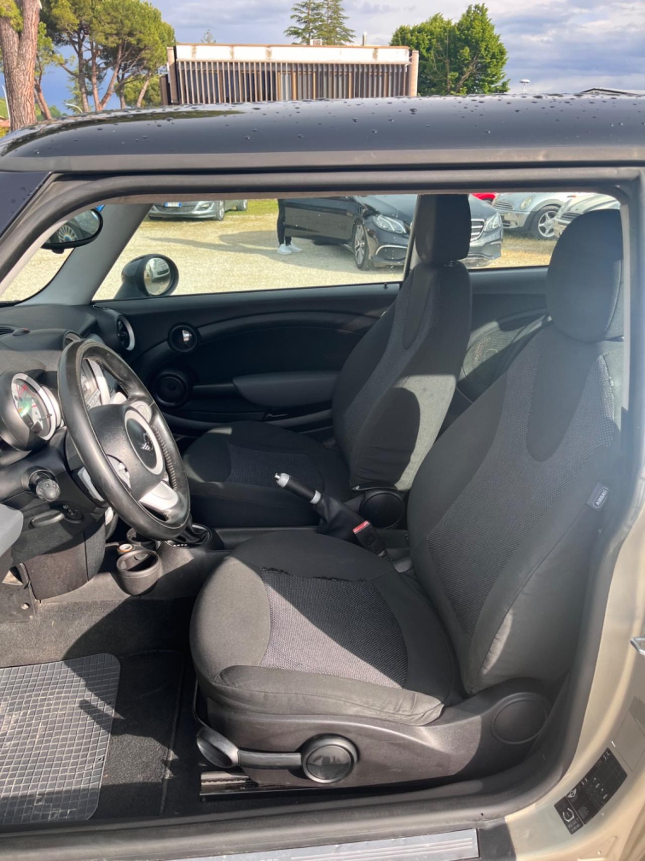 Mini Cooper 1.6 diesel AUTOMATICA NEOPATENTATI