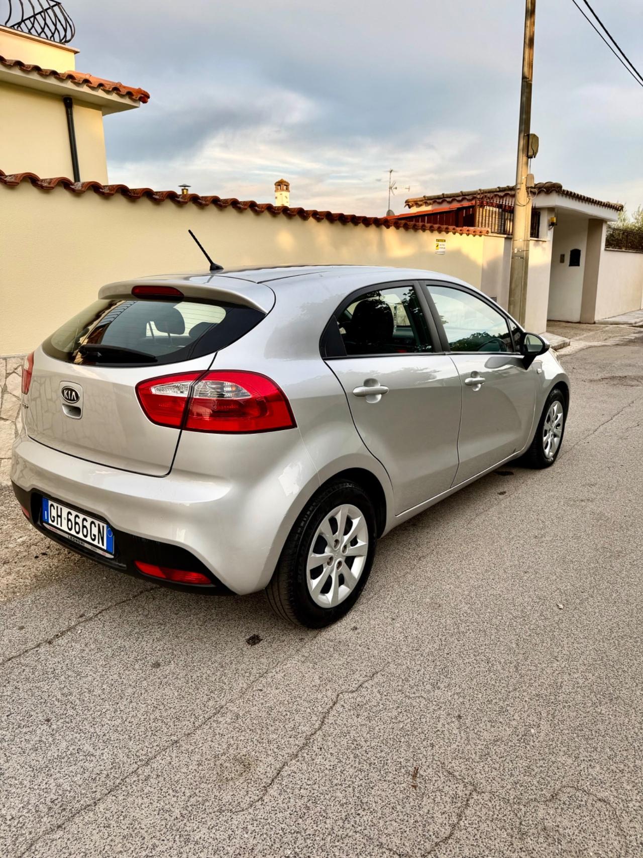 Kia Rio 1.2 CVVT 5p. Cool