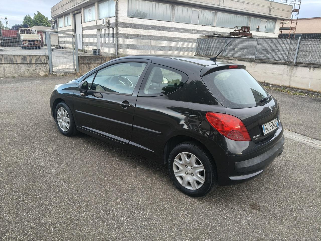 Peugeot 207 1.4 3 porte PER NEOPATENTATI
