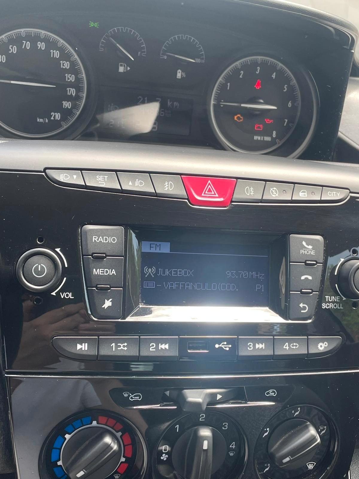 Lancia Ypsilon 1.0 FireFly 5 porte S&S Hybrid Ecochic Silver