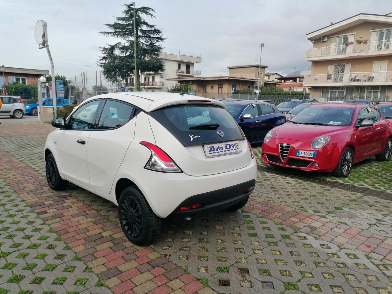 Lancia Ypsilon 0.9 TwinAir 5 porte Metano Ecochic Elefantino Blu