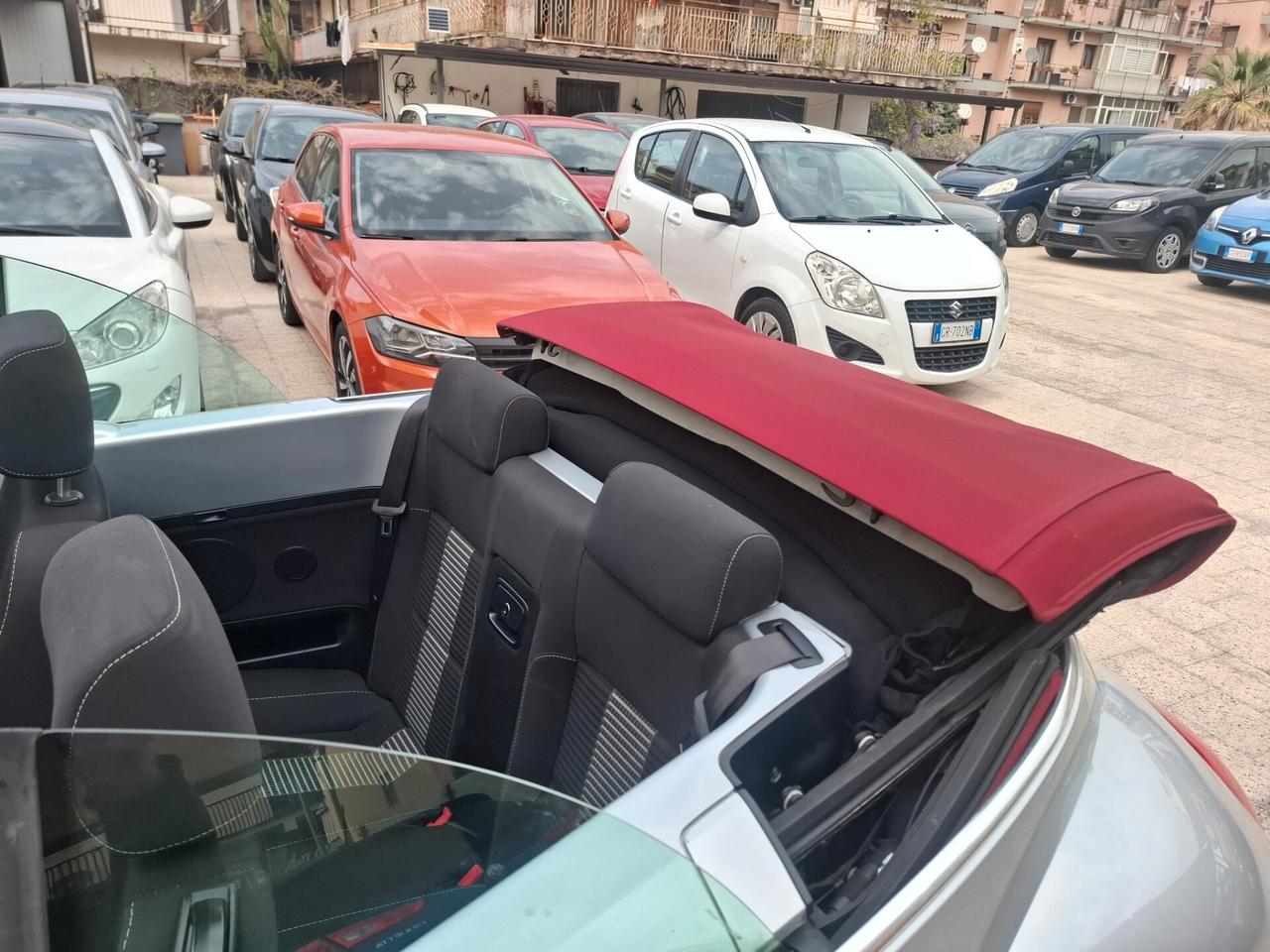 Volkswagen New Beetle Cabriolet - 1.4-16V Highline